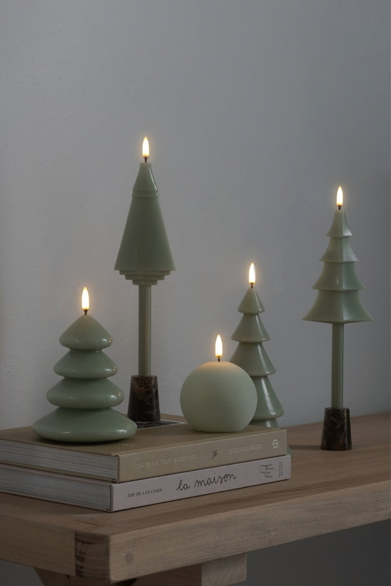 UYUNI LIGHTNING LED-Kerze Christmas tree Smooth sage green 20cm - Produktbild 5