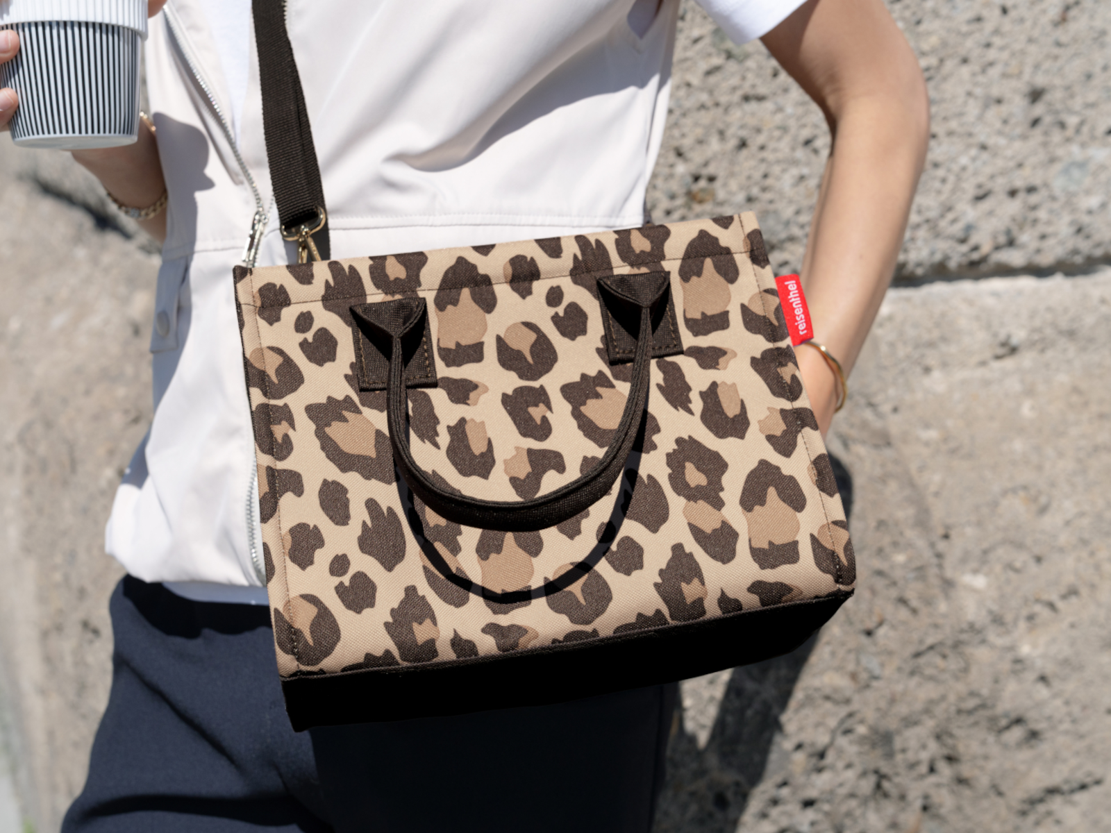 reisenthel daily shopper XS leo macchiato Lifestyle 2