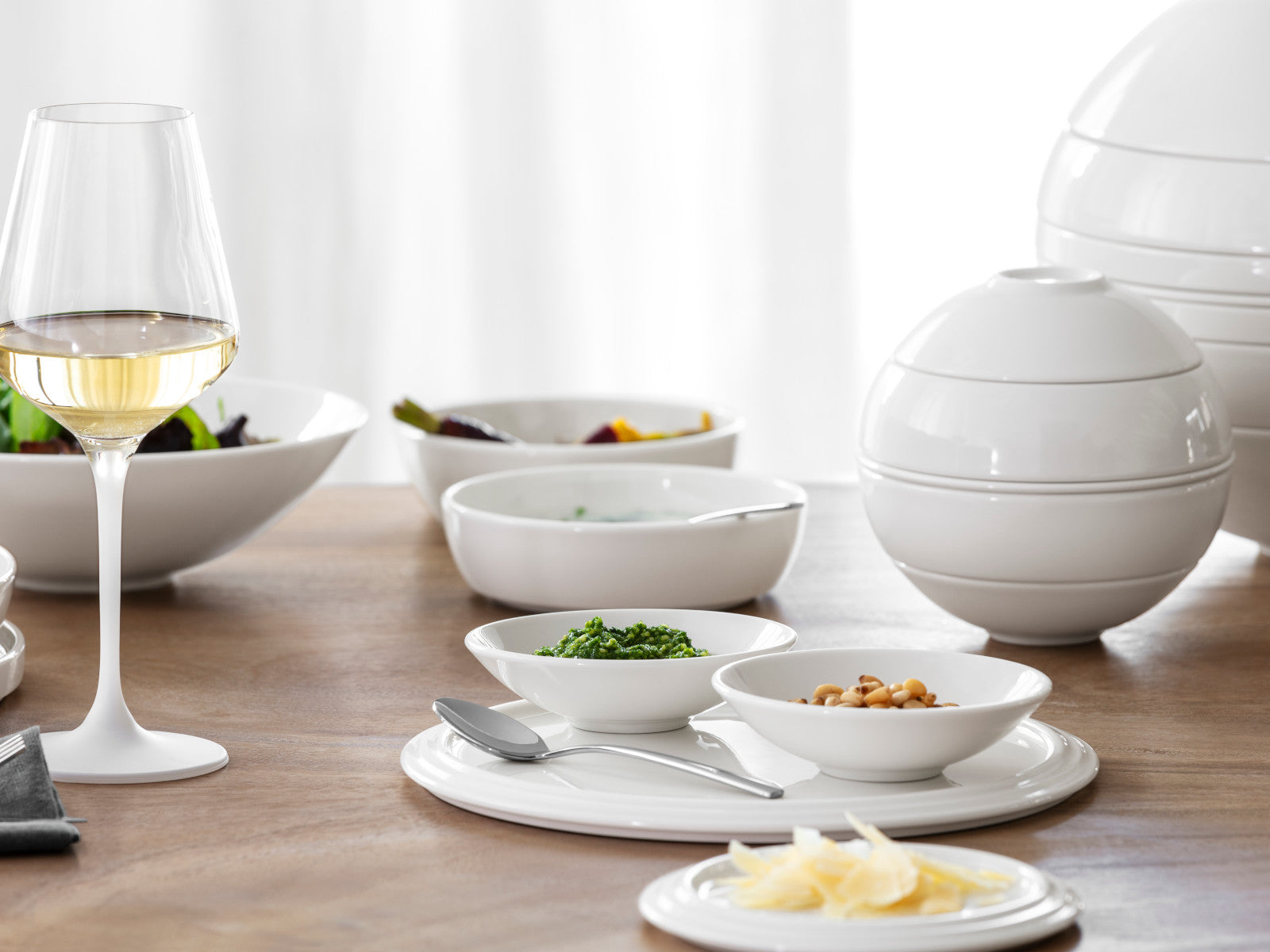 Villeroy & Boch Iconic La petite Boule white Ø14cm Lifestyle4