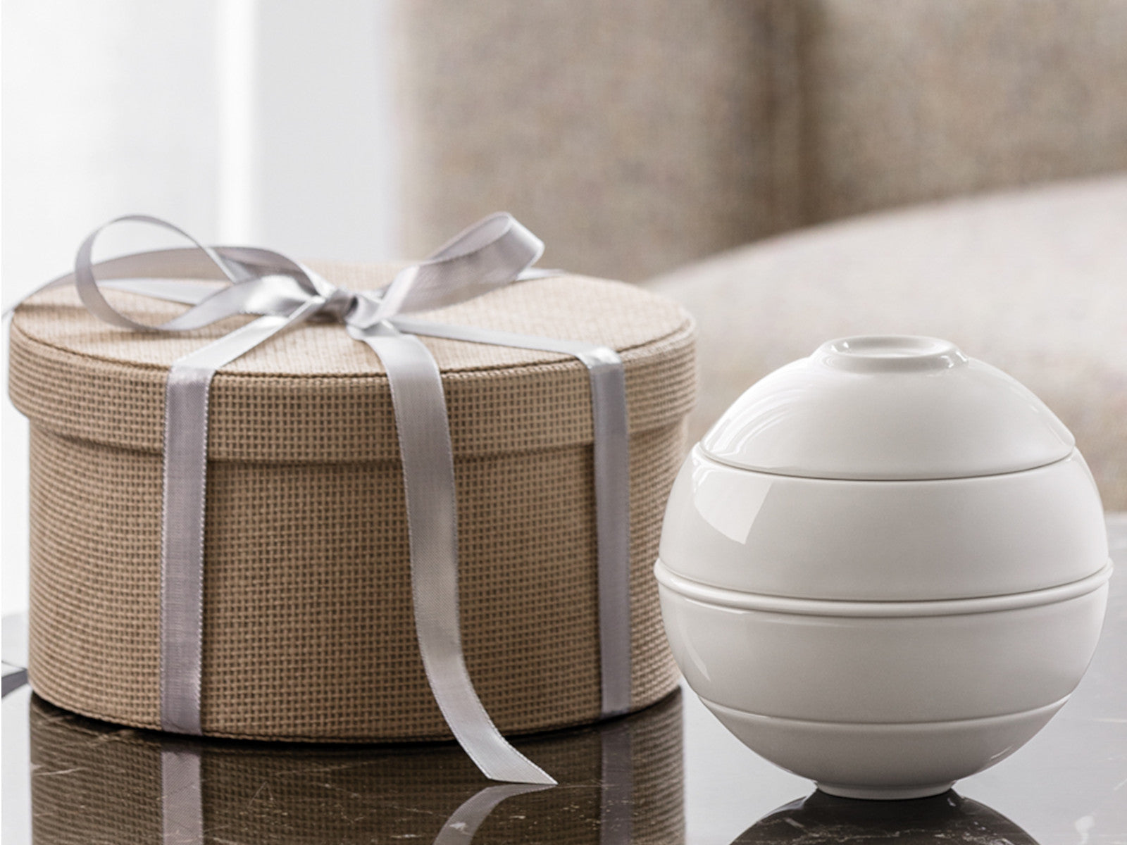 Villeroy & Boch Iconic La petite Boule white Ø14cm Lifestyle1