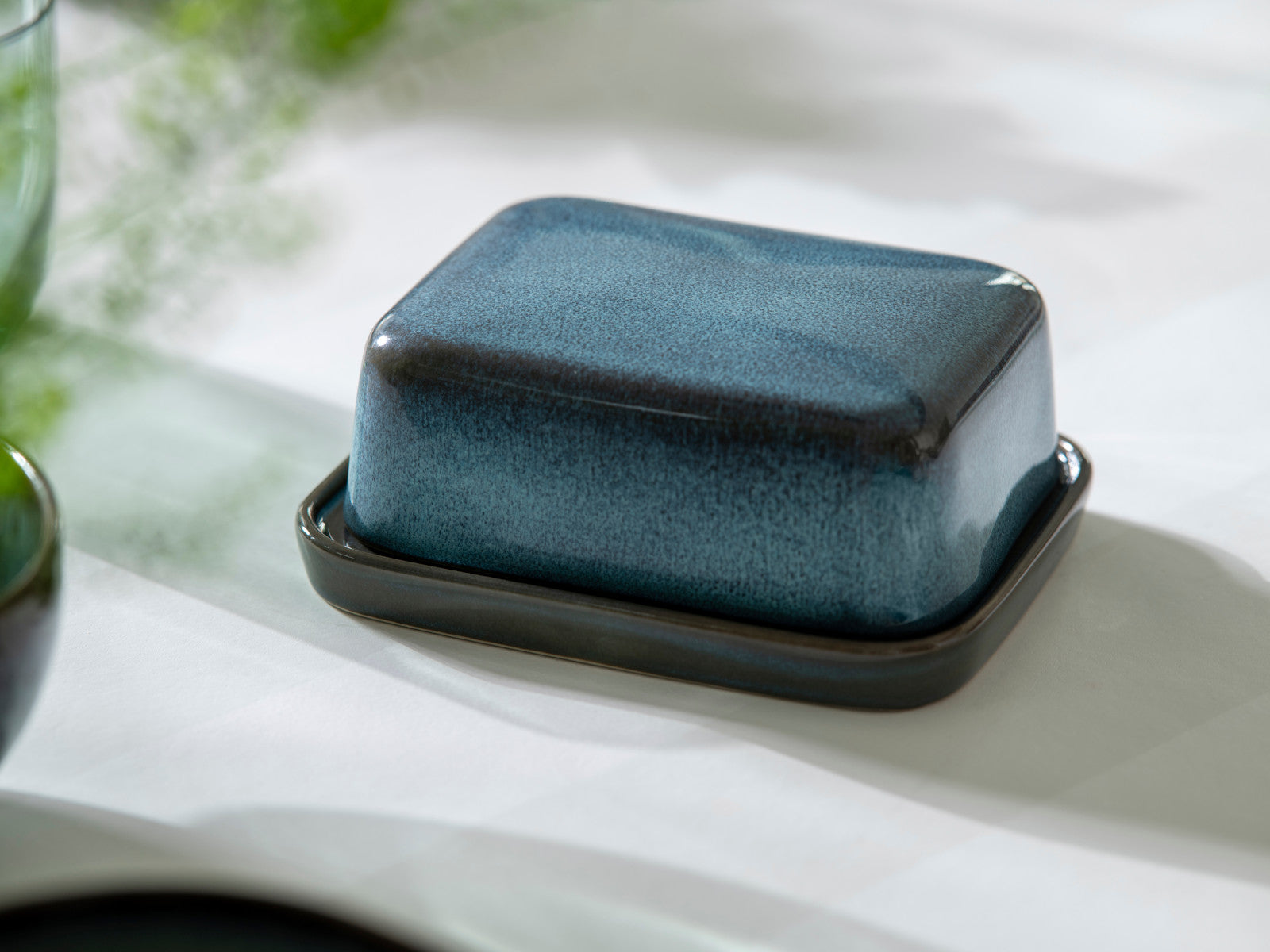 like Villeroy & Boch Lave glace Butterdose blau 6,5cm Lifestyle 1