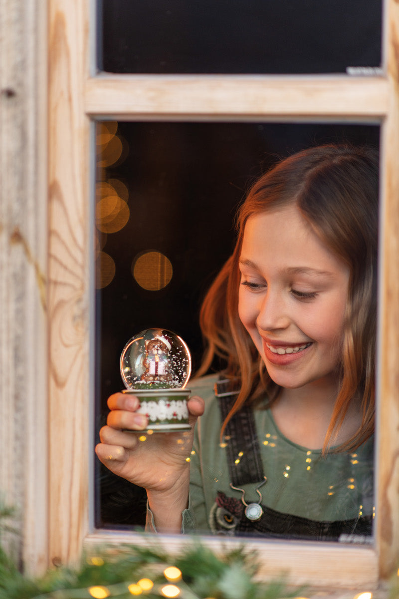 Villeroy & Boch Christmas Toys Schneekugel klein Bär Lifestyle 2