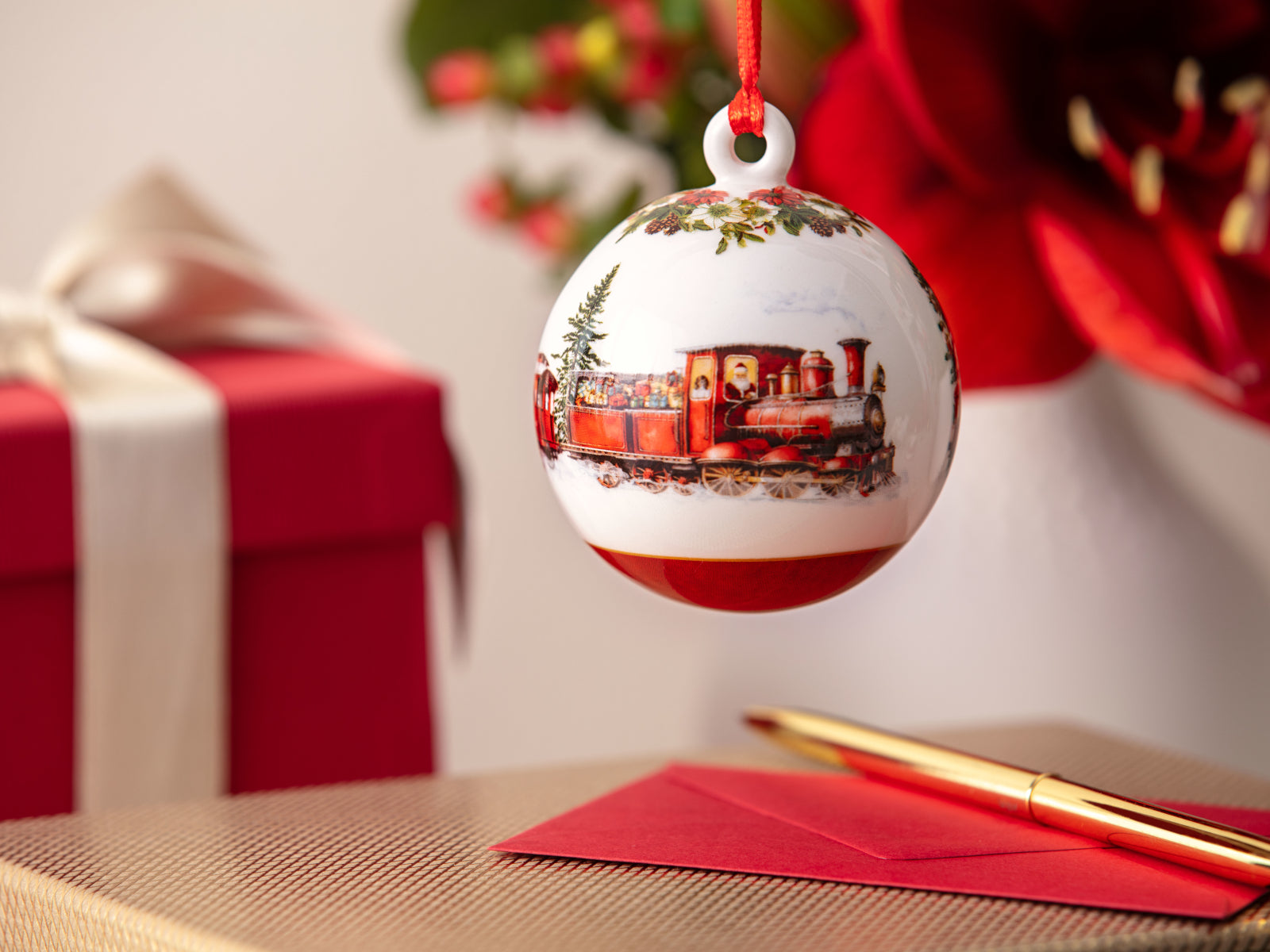 Villeroy & Boch Annual Christmas Edition Jahres-Kugel 2025 Lifestyle 1