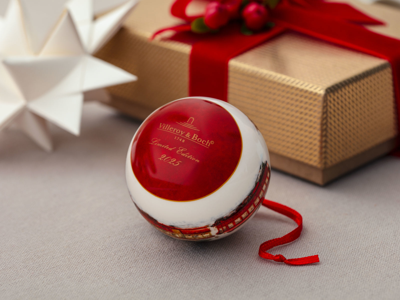 Villeroy & Boch Annual Christmas Edition Jahres-Kugel 2025 Lifestyle 2