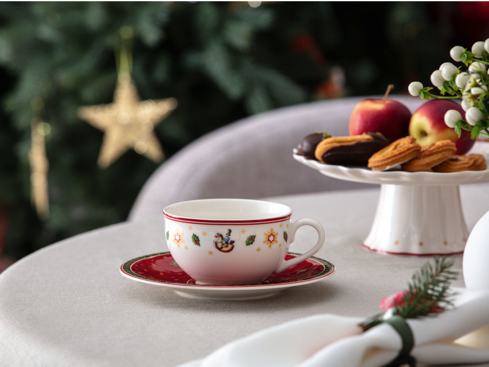 Villeroy & Boch Toy's Delight Specials Kaffee-Untertasse rot 16,7cm Set6 Lifestyle