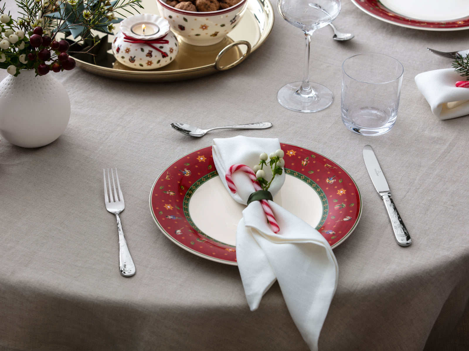 Villeroy & Boch Toy's Delight Specials Speiseteller rot 27cm Set6 Lifestyle1