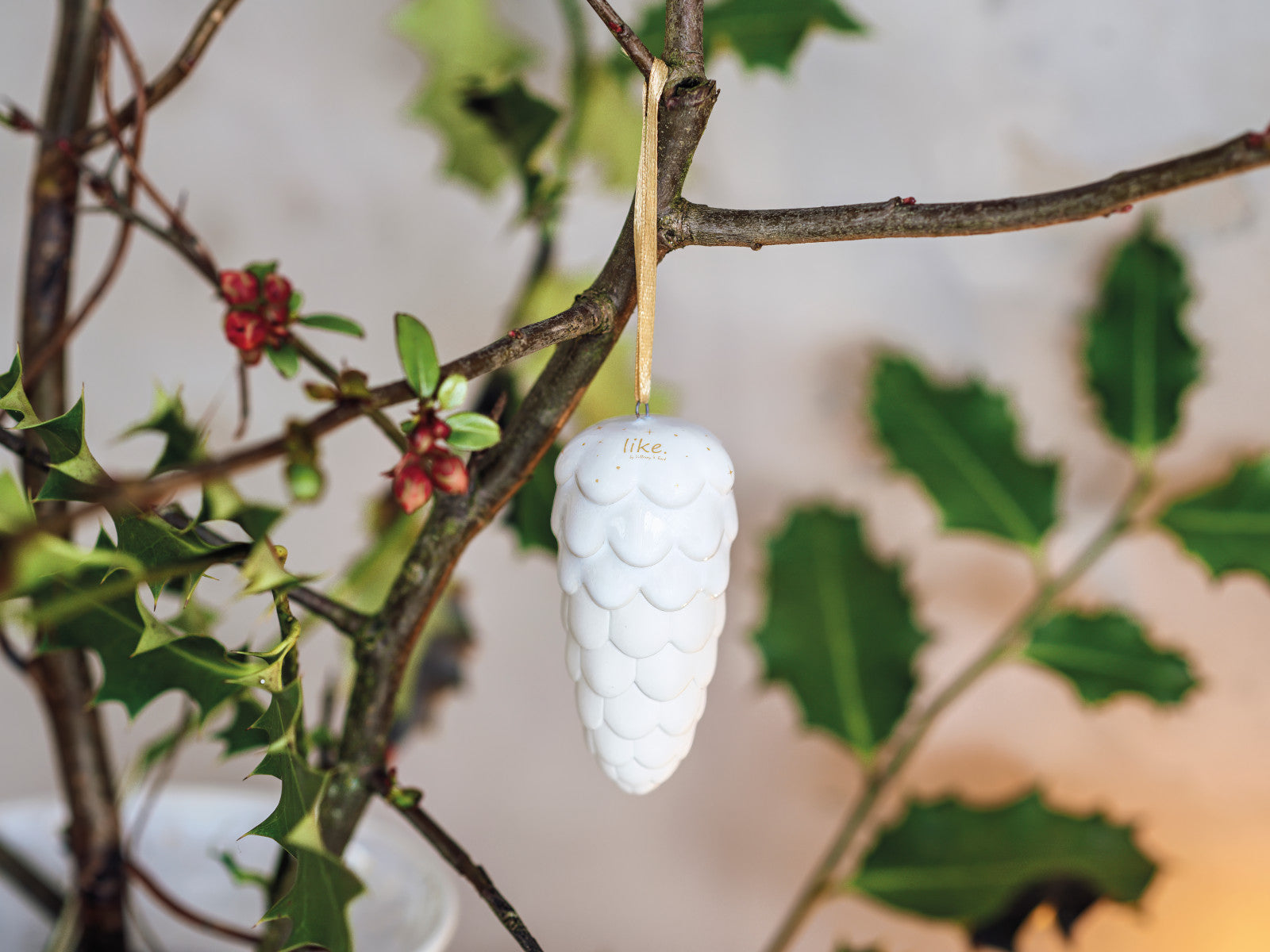 Villeroy & Boch Winter Glow Ornament Tannenzapfen 9cm Lifestyle1