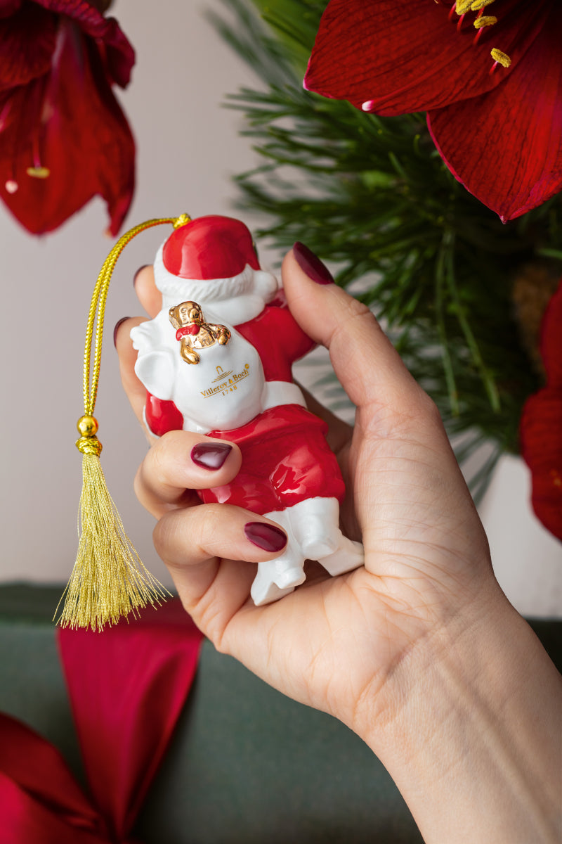 Villeroy & Boch Christmas Classics Ornament Santa 10,5cm Lifestyle1