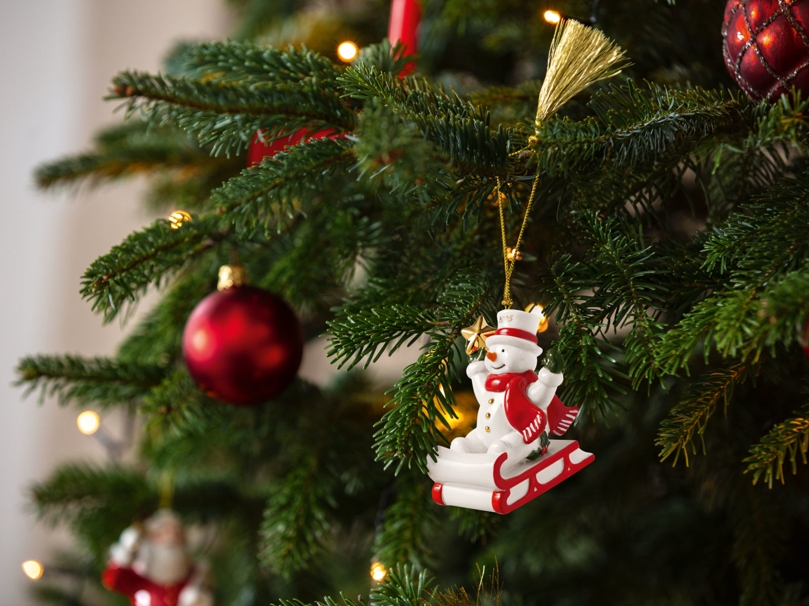 Villeroy & Boch Christmas Classics Ornament Schneemann 2025 Lifestyle 1