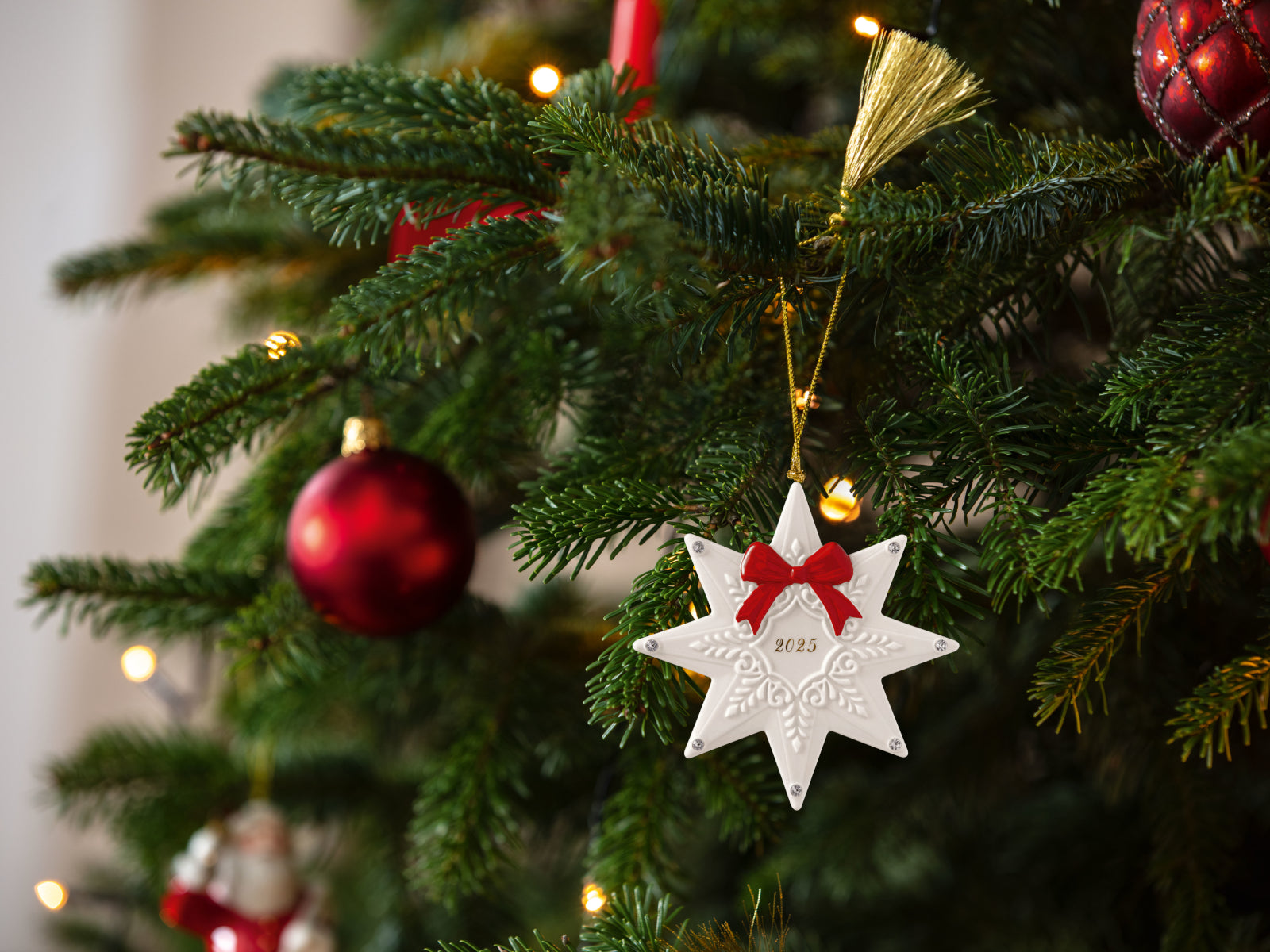 Villeroy & Boch Christmas Classics Ornament Stern 2025 Lifestyle 1