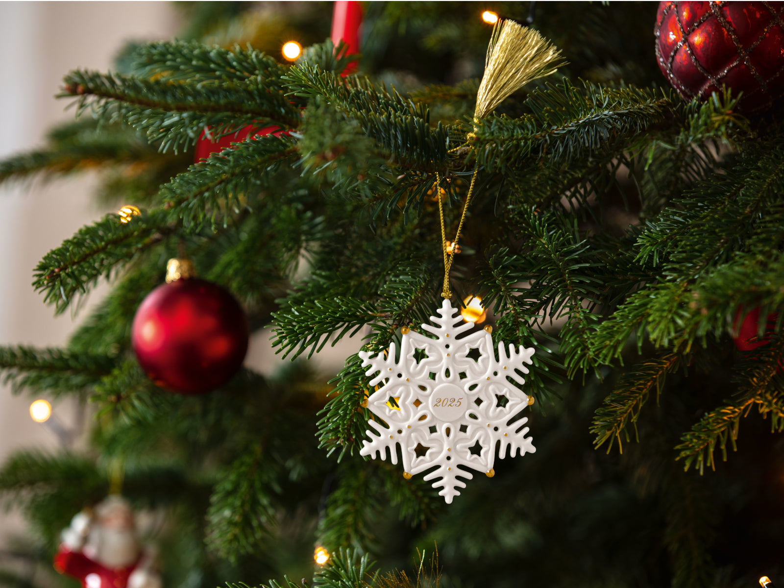 Villeroy & Boch Christmas Classics Ornament Schneeflocke 2025 Lifestyle 1