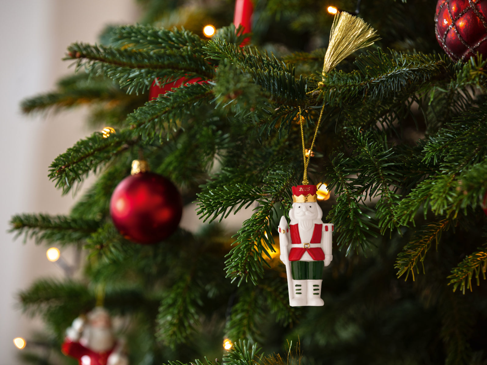 Villeroy & Boch Christmas Classics Ornament Nussknacker 2025 Lifestyle 1