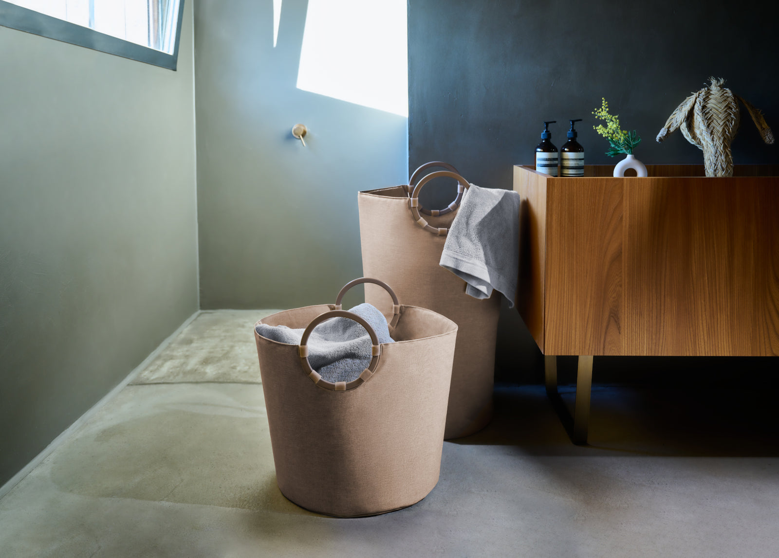 reisenthel loophome S frame twist coffee Lifestyle 1