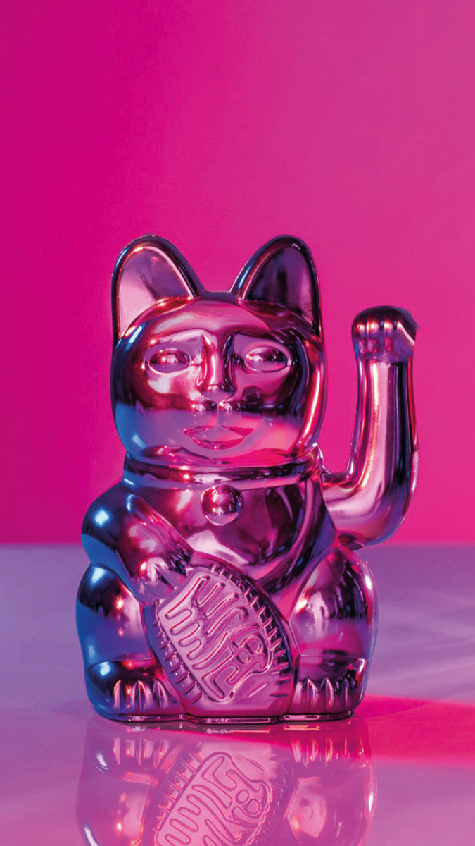 Donkey Products Lucky Cat Cosmic Winkekatze shiny pink 15cm Lifestyle 3
