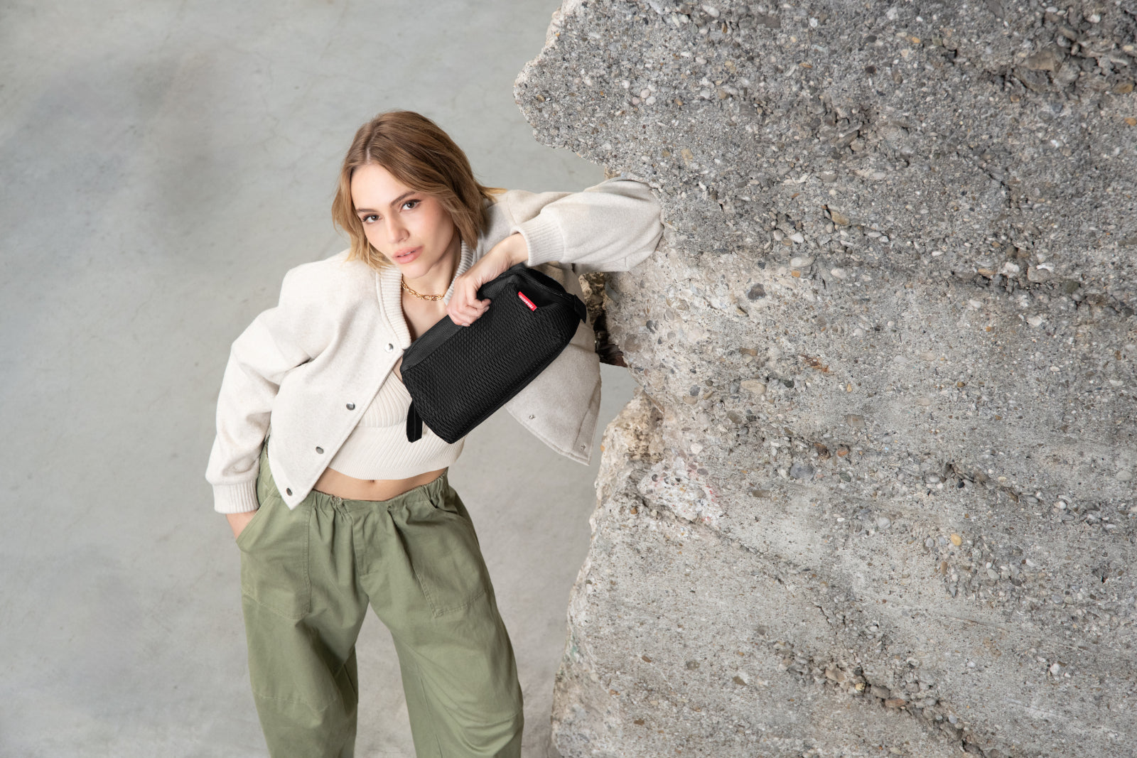 reisenthel travelcosmetic mesh black Lifestyle 1