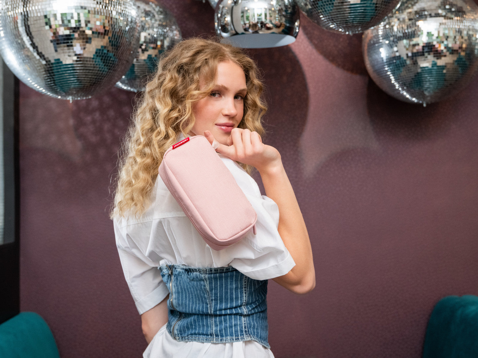 reisenthel multicase twist blush Lifestyle  3