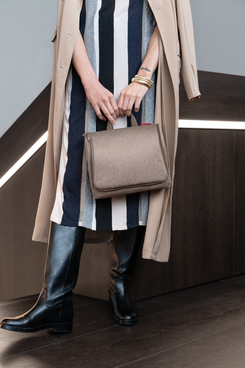 reisenthel toiletbag XL herringbone mokka Lifestyle 3