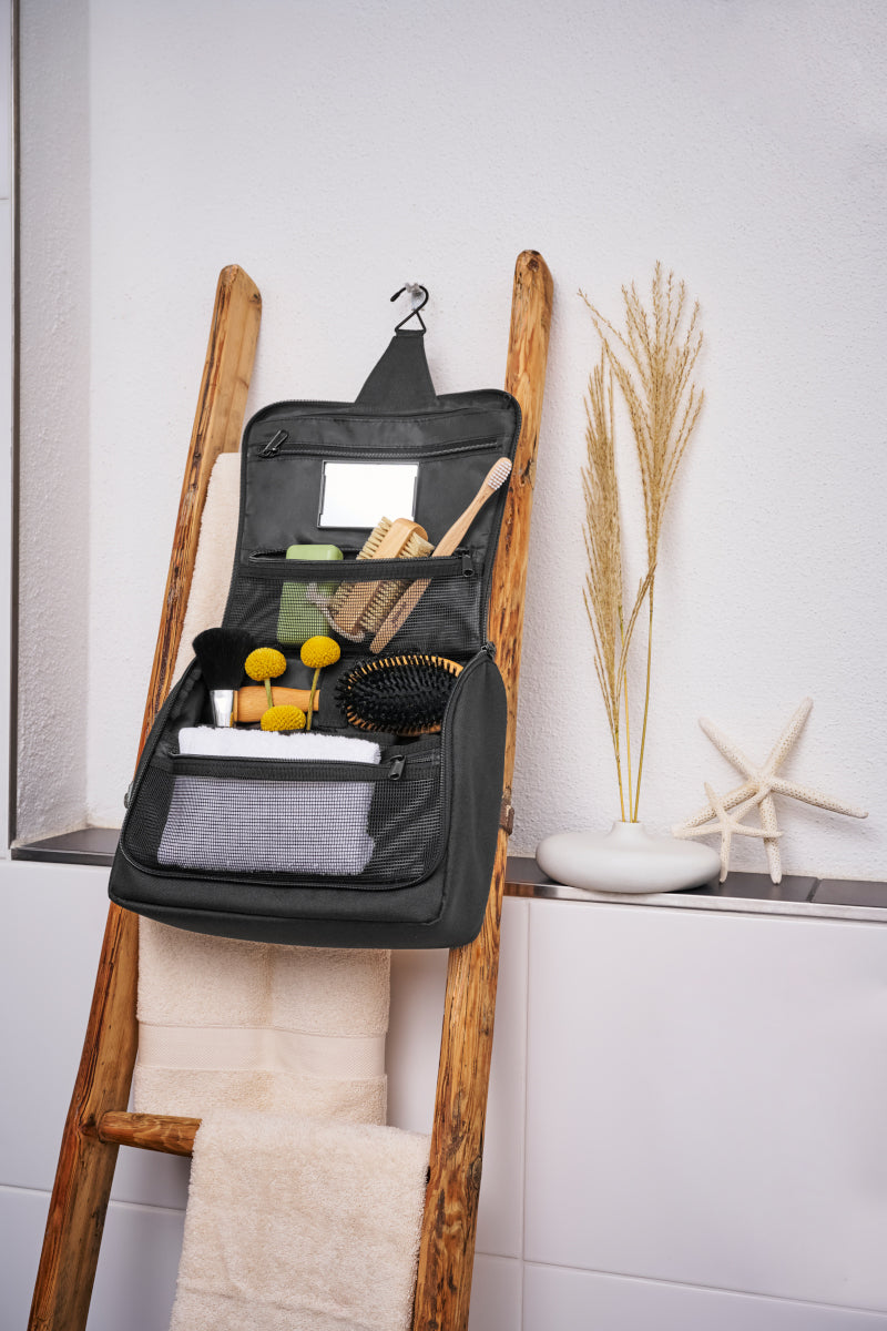reisenthel toiletbag XL black Lifestyle 1