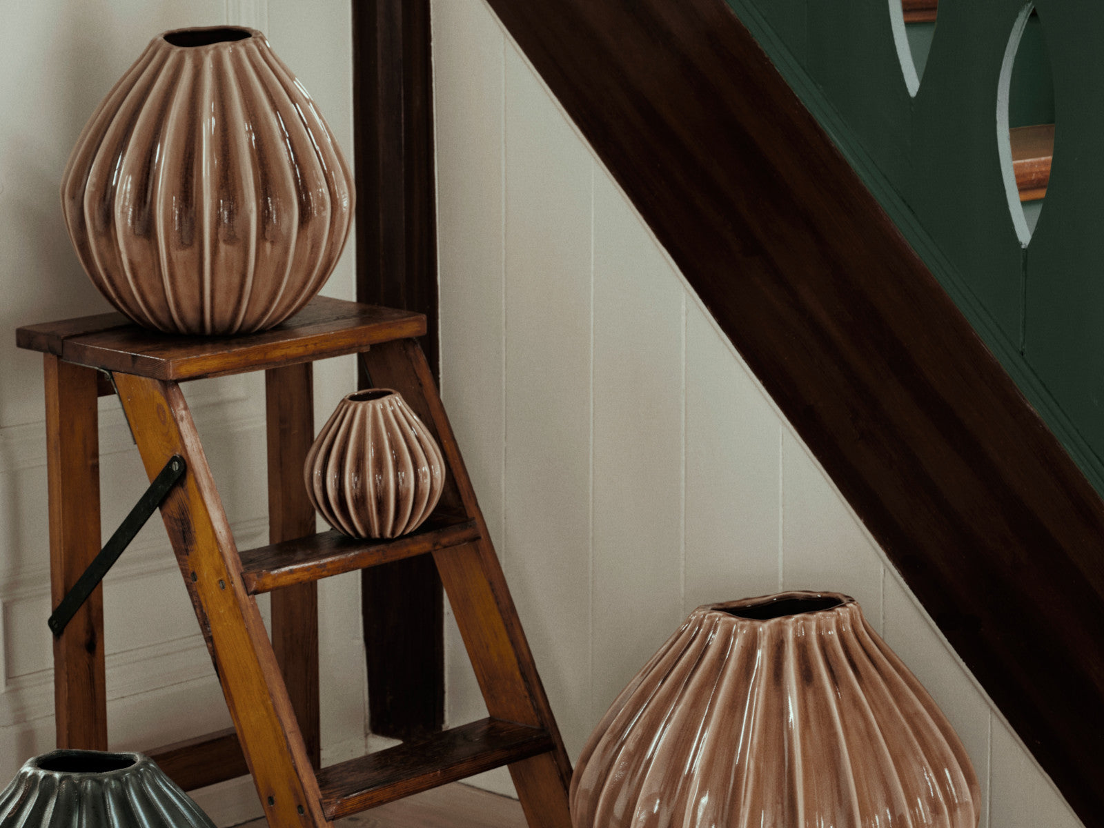 Broste Copenhagen Wide Vase Fawn braun XL 40cm Lifestyle 1