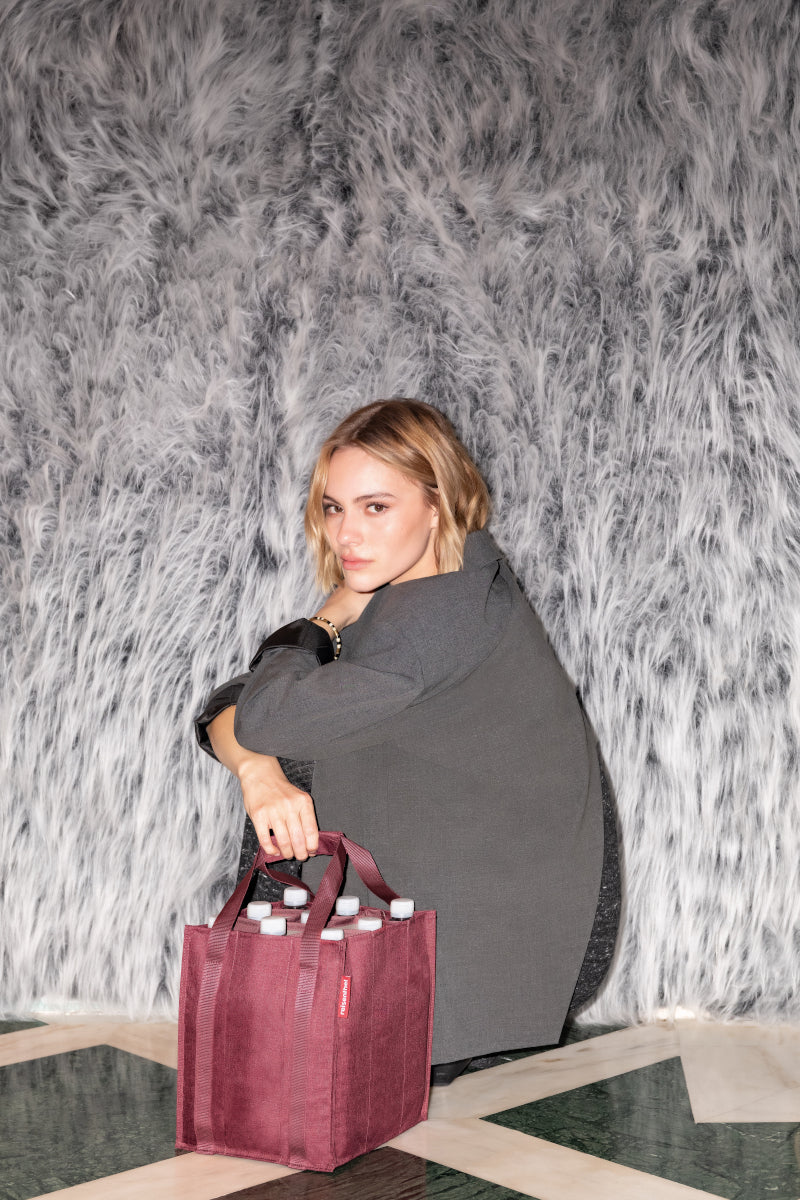 reisenthel bottlebag twist maroon Lifestyle 1
