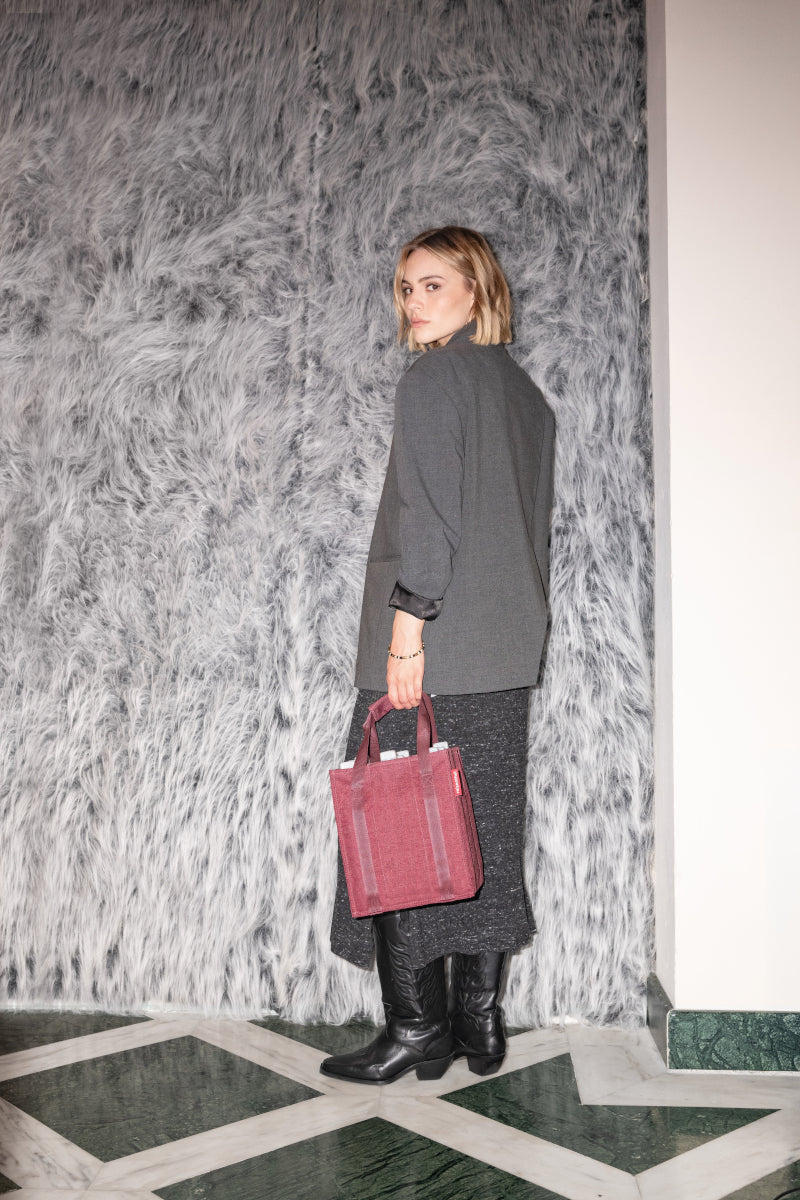 reisenthel bottlebag twist maroon Lifestyle 2
