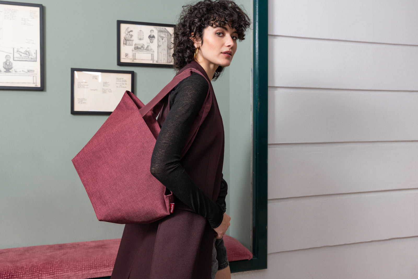 reisenthel shopper M twist maroon Lifestyle 3