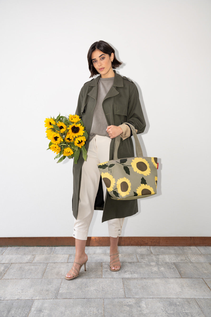 reisenthel shopper M sunflowers Lifestyle 1