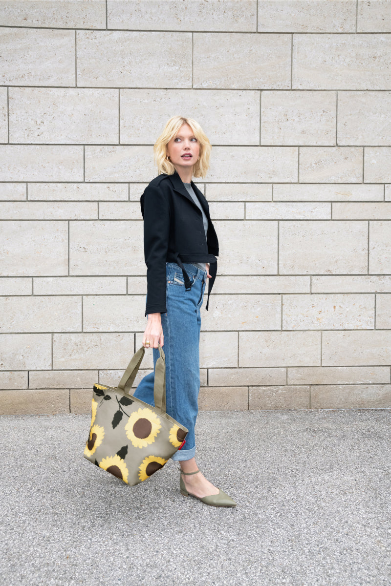 reisenthel shopper M sunflowers Lifestyle 3