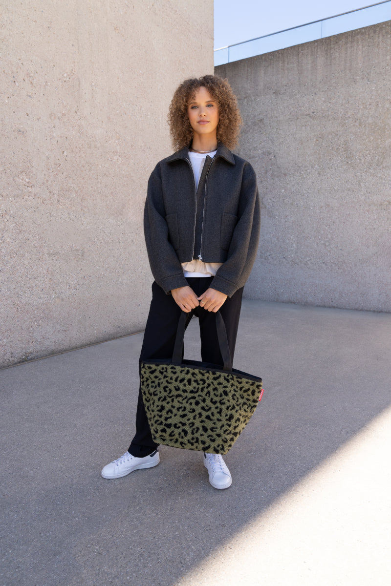 reisenthel shopper M teddy leo olive Lifestyle 1