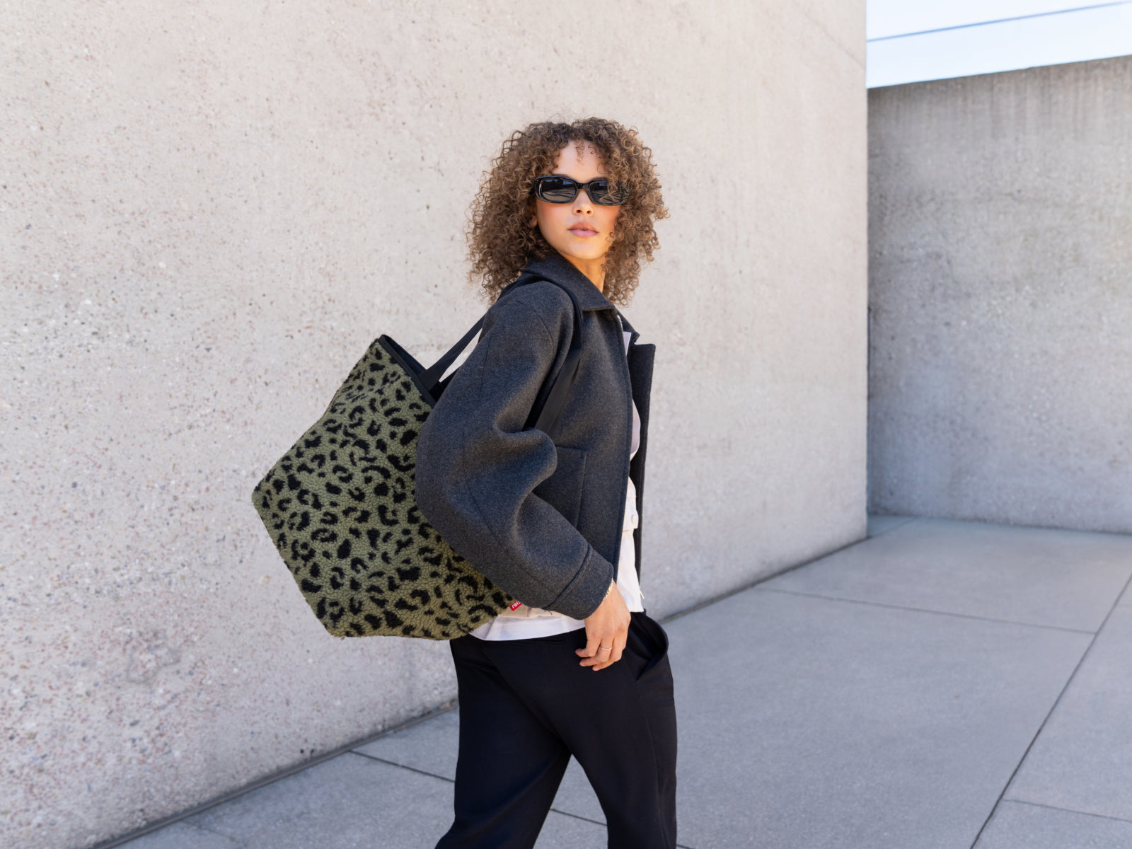 reisenthel shopper M teddy leo olive Lifestyle 2