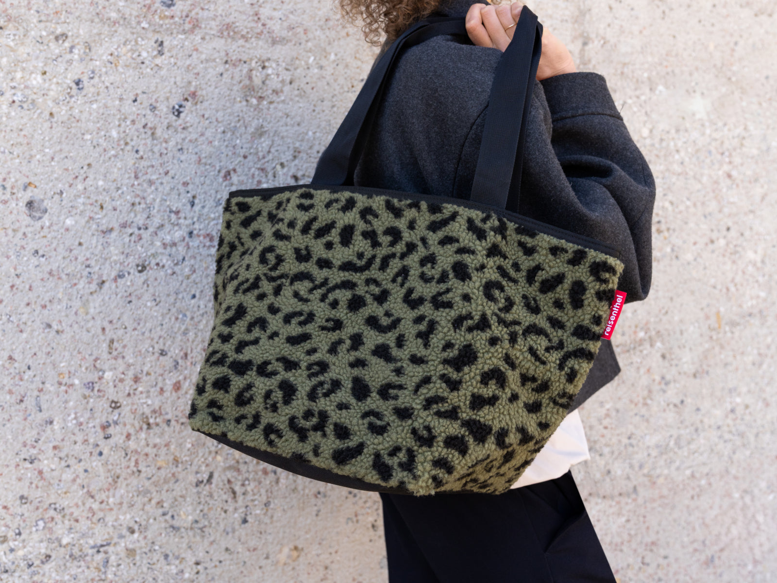 reisenthel shopper M teddy leo olive Lifestyle 3