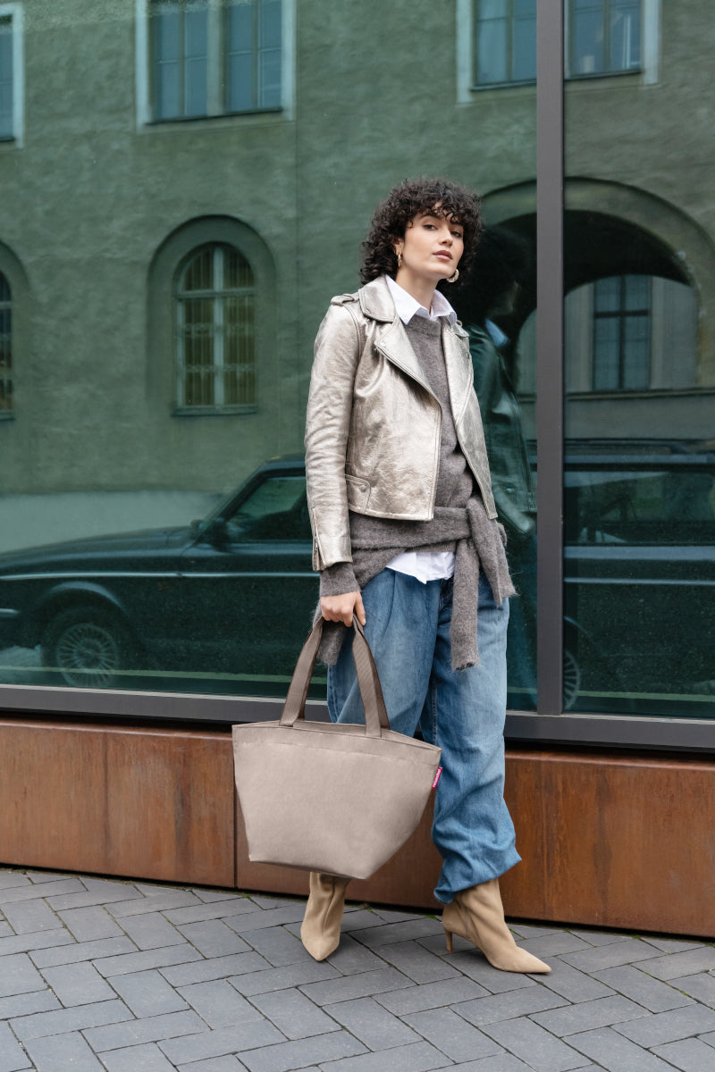 reisenthel shopper M herringbone mokka Lifestyle 3