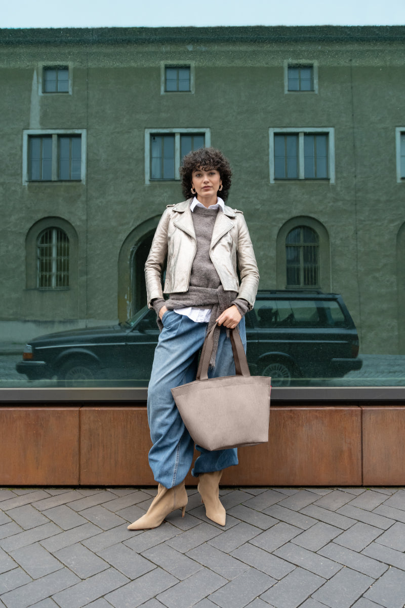 reisenthel shopper M herringbone mokka Lifestyle 4