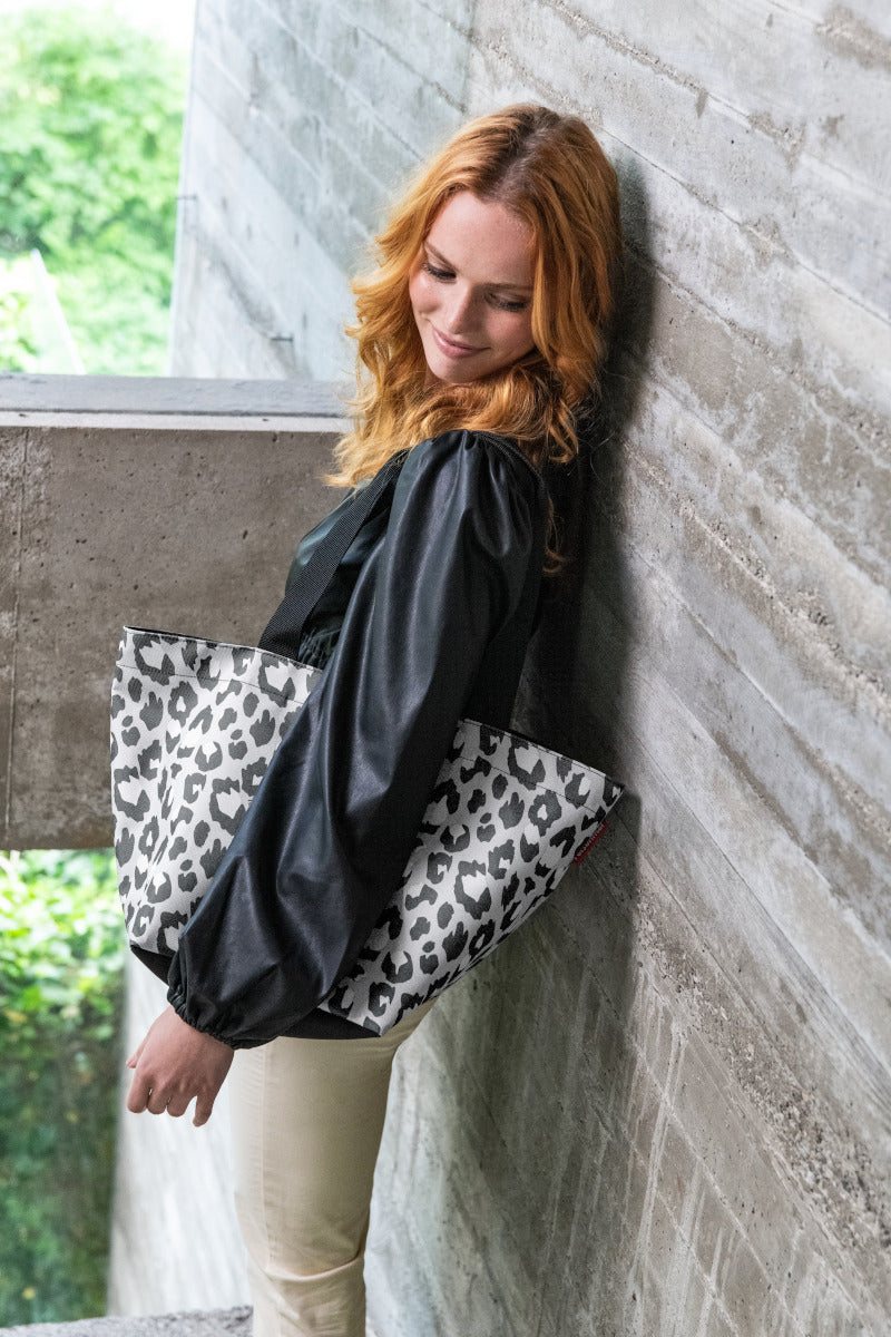 reisenthel shopper M leo nero Lifestyle 5