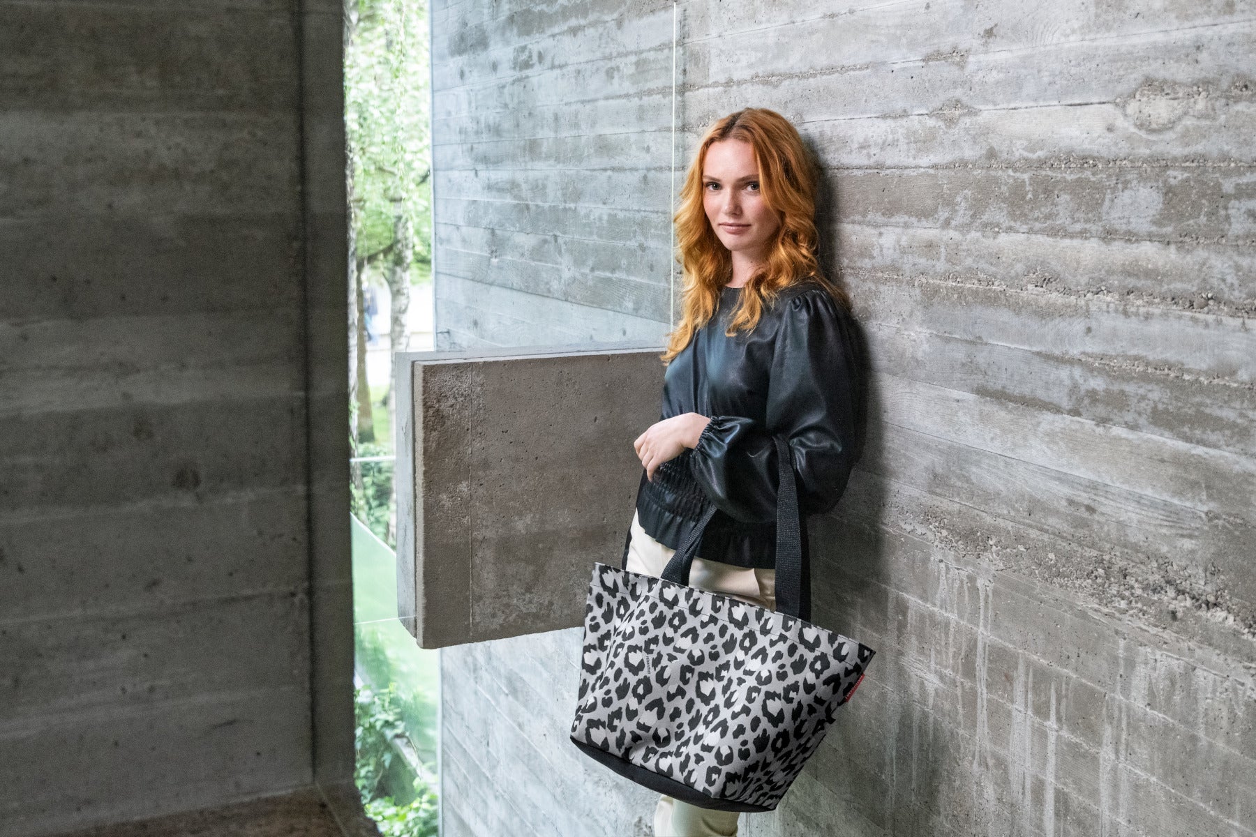 reisenthel shopper M leo nero Lifestyle 4