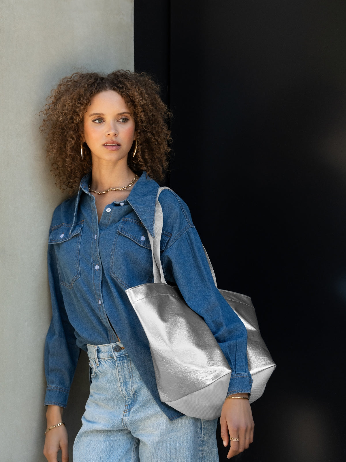 reisenthel shopper M silver crackle Lifestyle 5