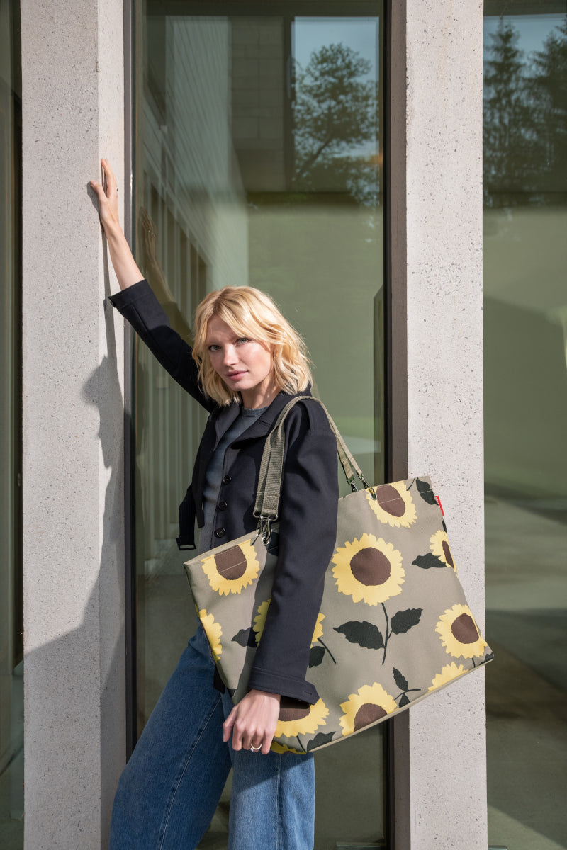 reisenthel shopper XL sunflowers Lifestyle 2