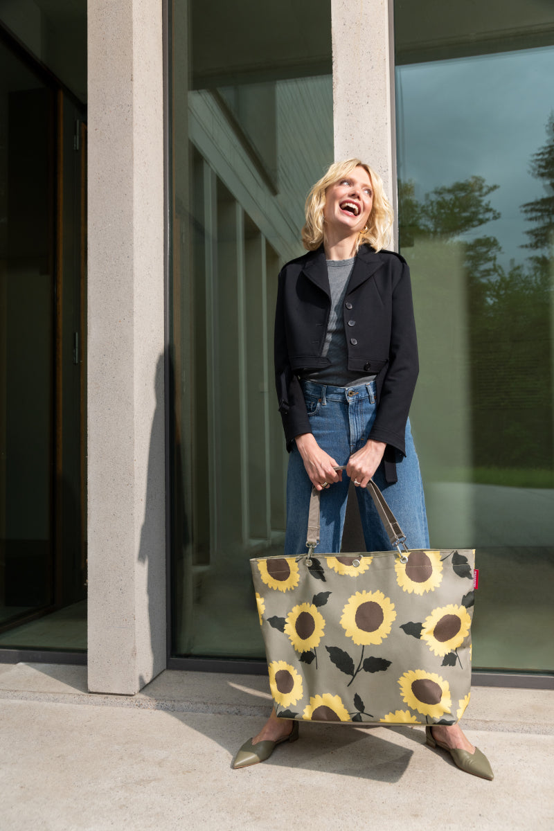 reisenthel shopper XL sunflowers Lifestyle 4