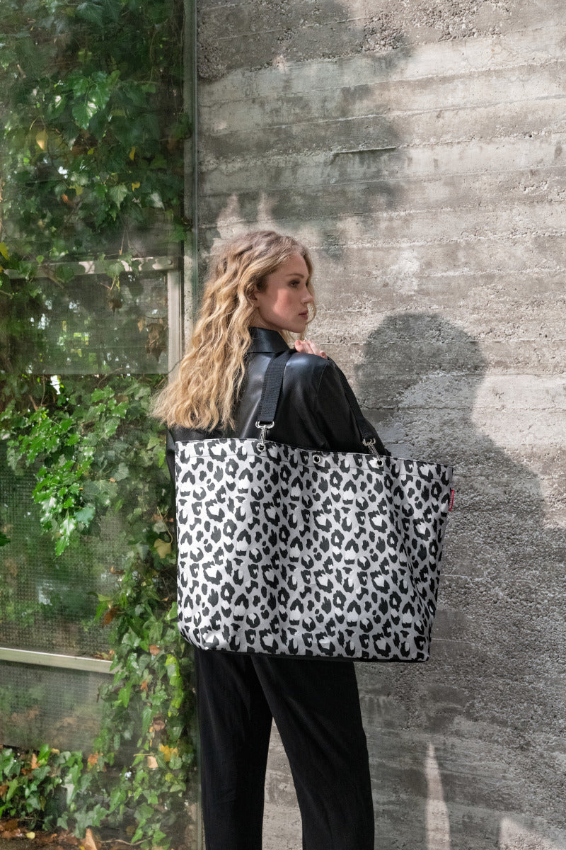 reisenthel shopper XL leo nero Lifestyle 2