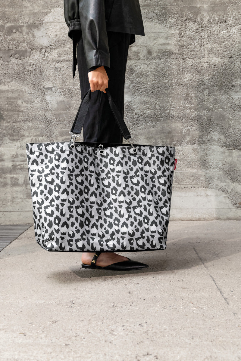 reisenthel shopper XL leo nero Lifestyle 1