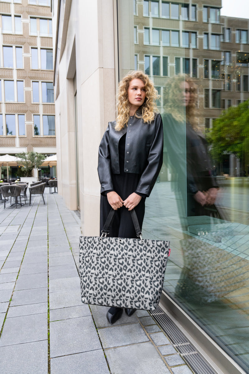 reisenthel shopper XL leo nero Lifestyle 6