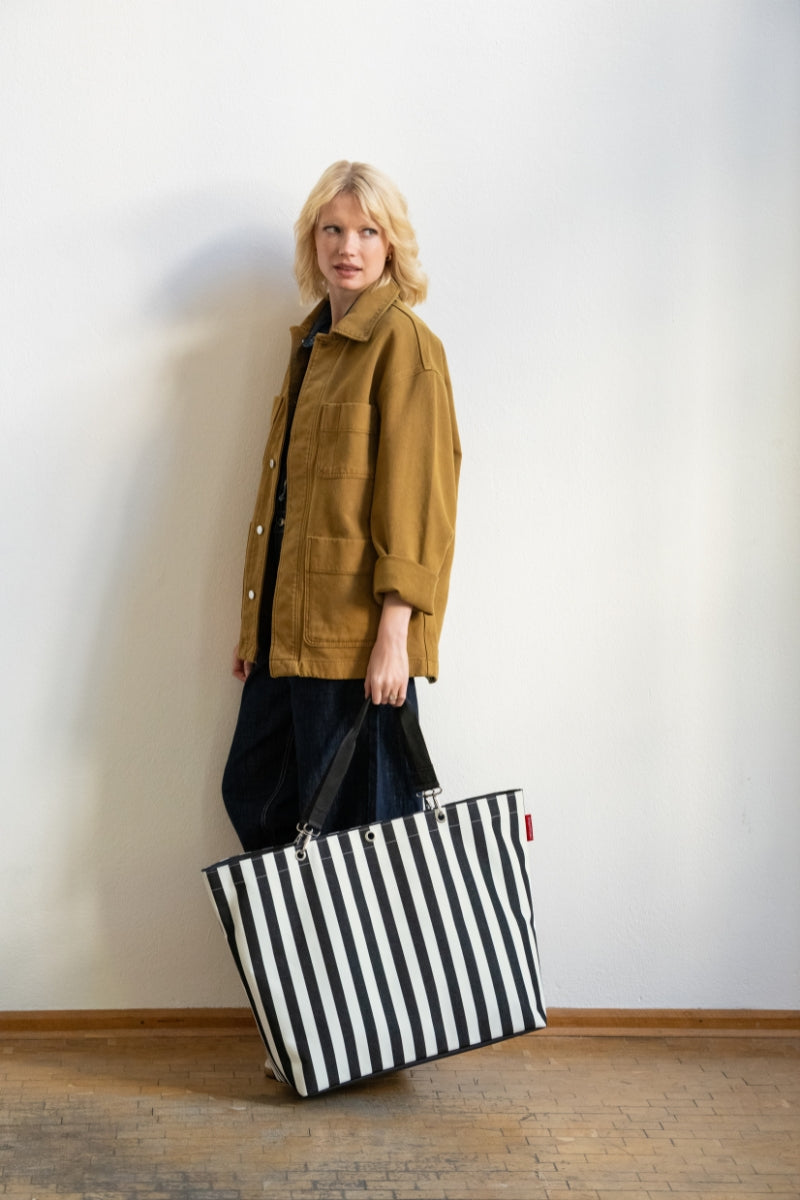 reisenthel shopper XL summerstripes black Lifestyle 2