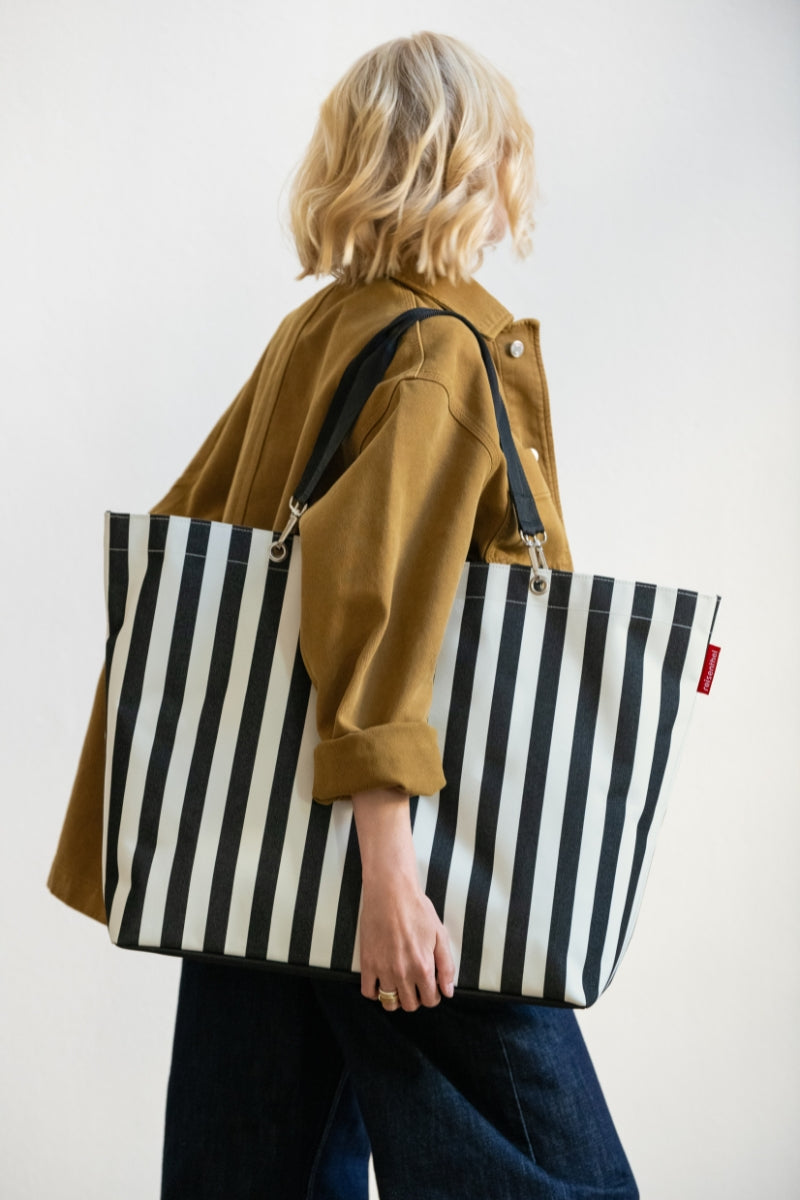 reisenthel shopper XL summerstripes black Lifestyle 3