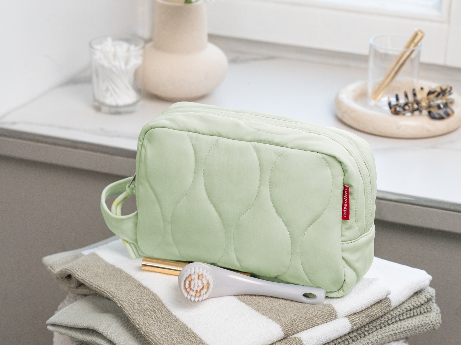 reisenthel cosmeticpouch M puffer iced matcha - Produktbild 4