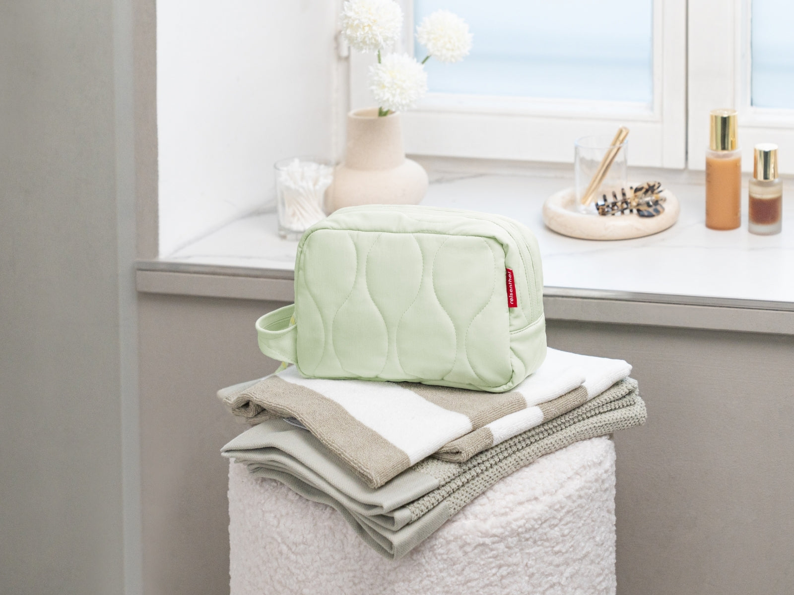 reisenthel cosmeticpouch M puffer iced matcha - Produktbild 6