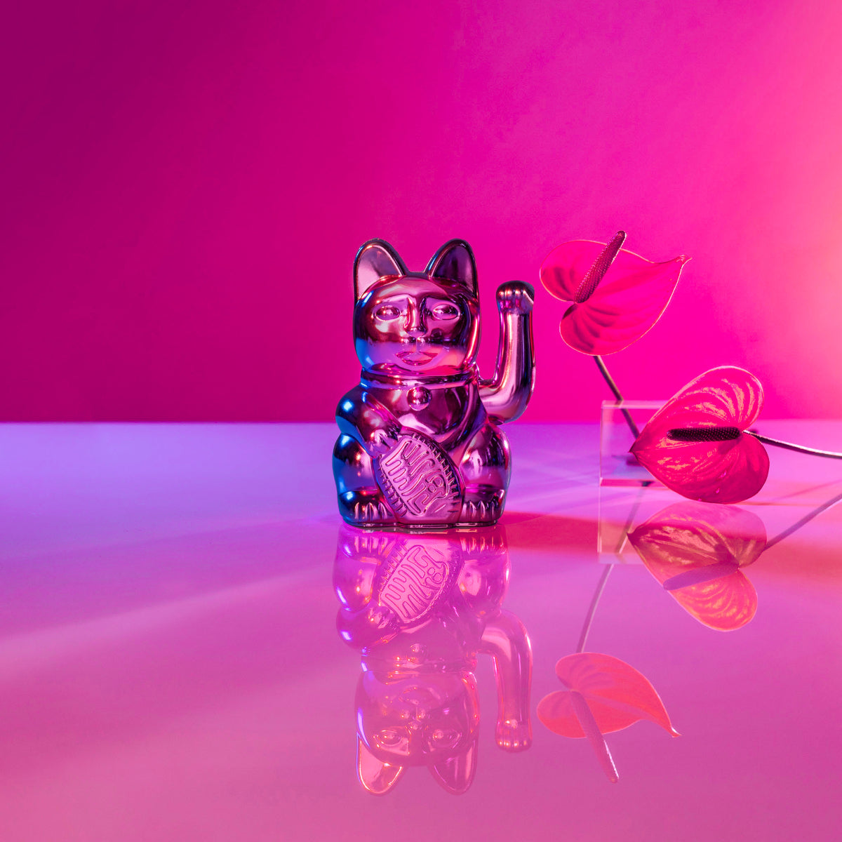 Donkey Products Lucky Cat Cosmic Winkekatze shiny pink 15cm Lifestyle 2