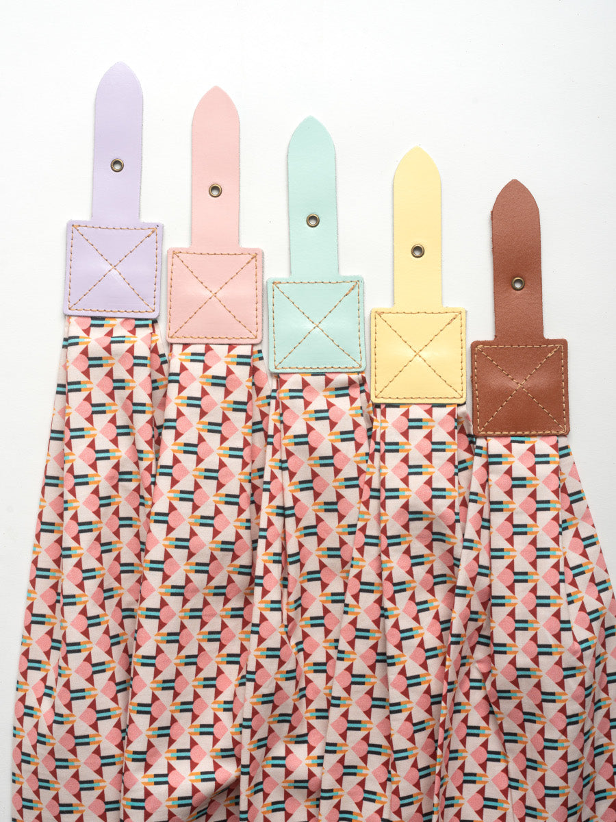 Polarbox Prinkstyle Strap Geometric Pink 91cm Lifestyle 1