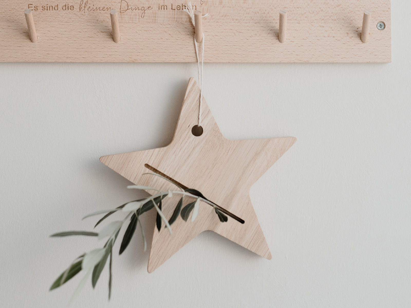 Eulenschnitt Karten- und Kerzenhalter Stern aus Eiche 20x20,5cm Lifestyle 2