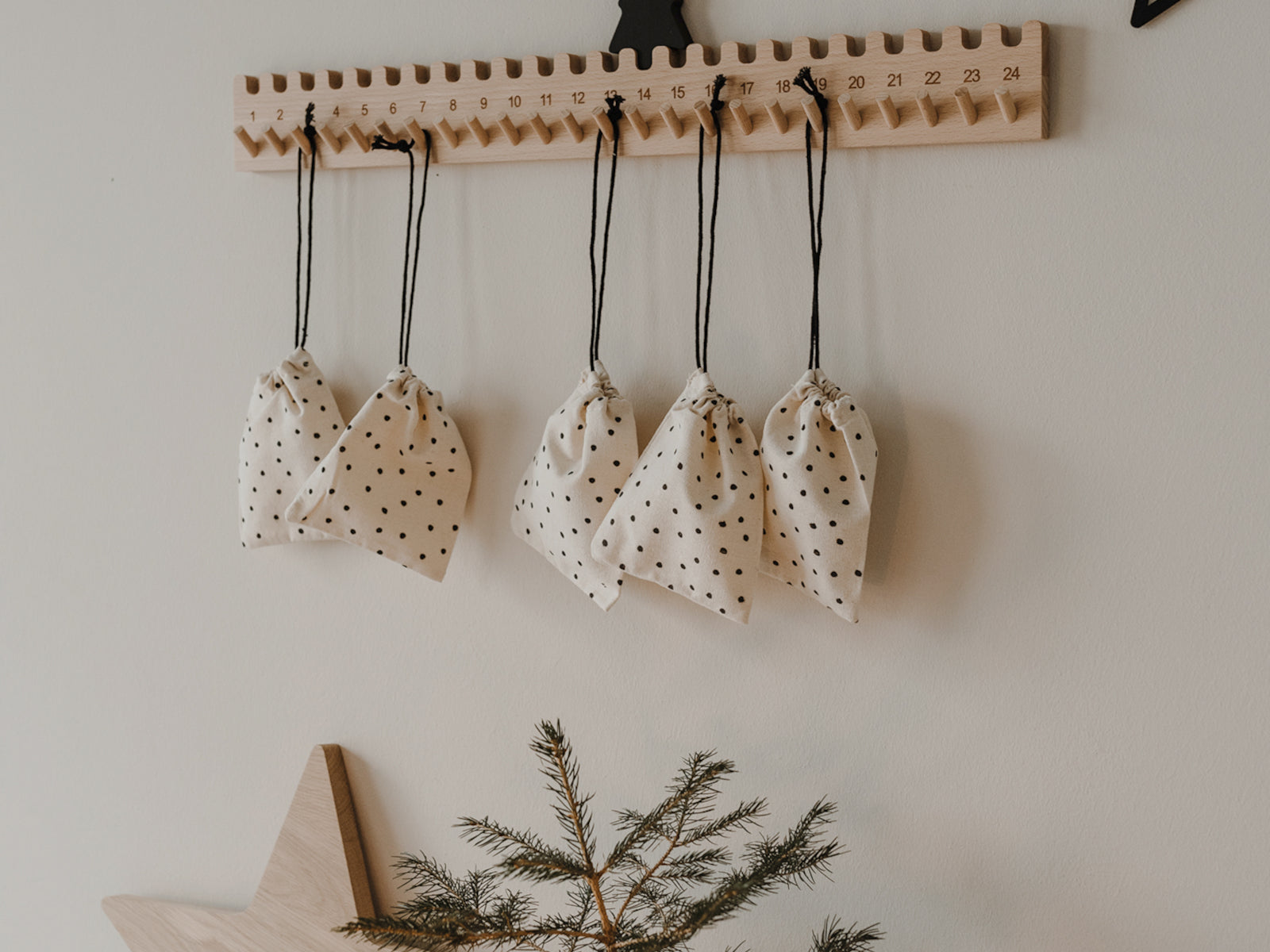 Eulenschnitt Adventskalender aus Buche Tanne  55cm Lifestyle 2