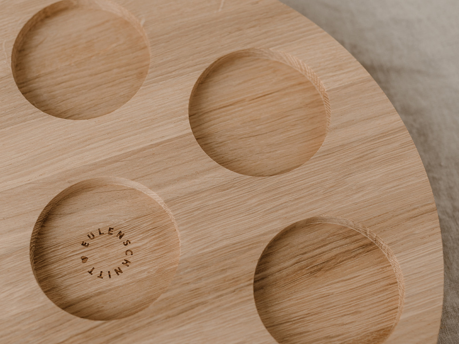 Eulenschnitt Kerzenbrett aus Eiche 32cm Lifestyle 33